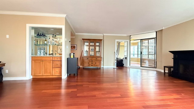 1002 - 738 Broughton Street