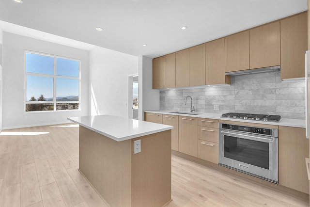 605 - 110 17th Street E