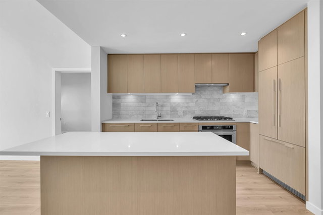 605 - 110 17th Street E