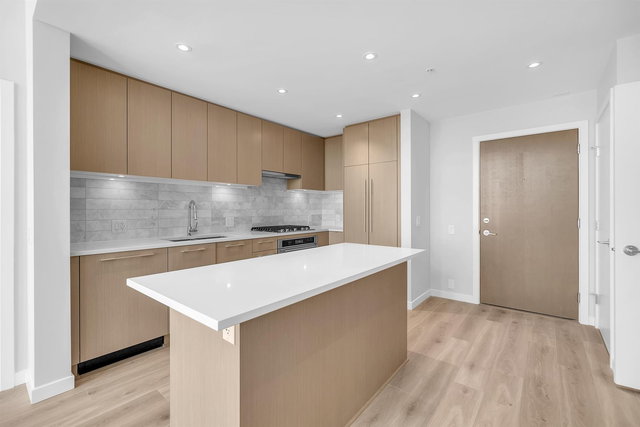 605 - 110 17th Street E