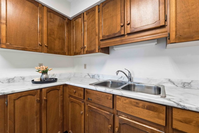 207 - 32070 Peardonville Road