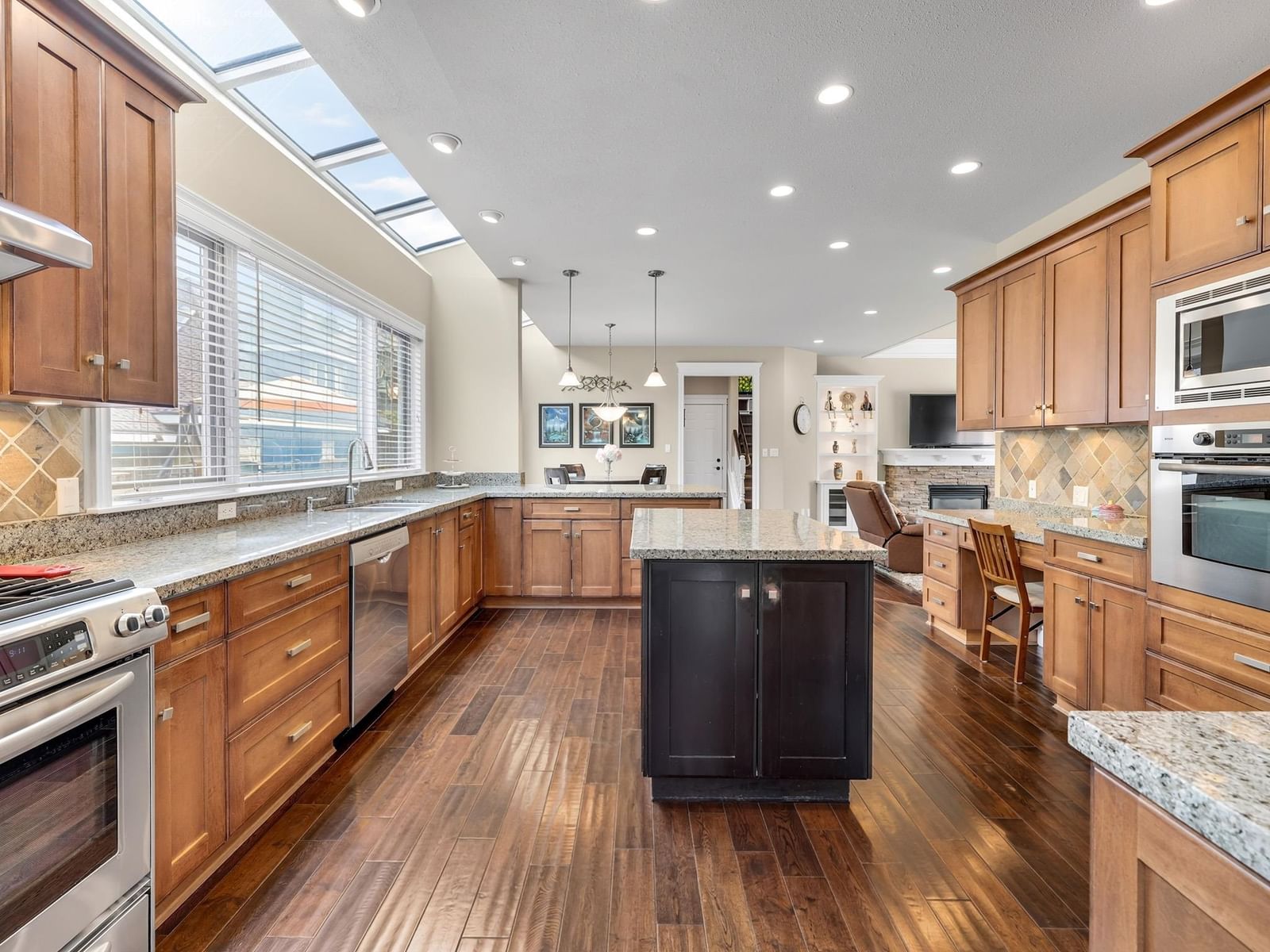 Listing Image 12