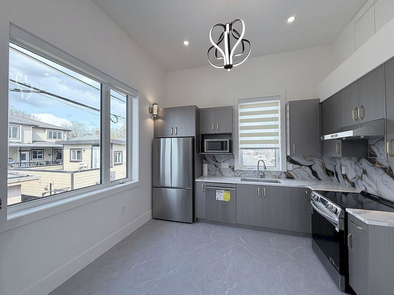 10xx E 62nd Ave Vancouver Bc, Vancouver, V5X 2H1 | Image 2