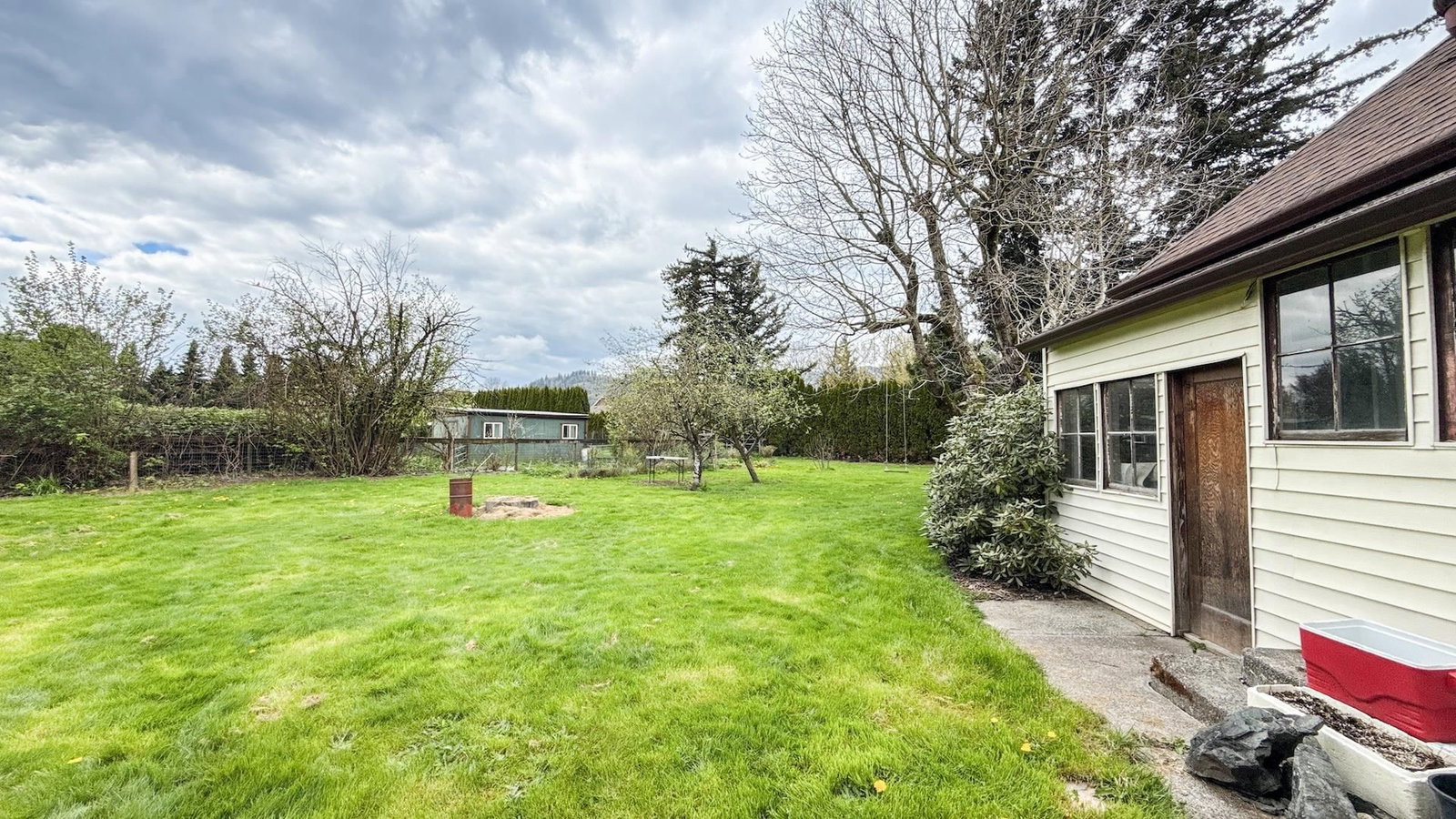 Listing Image 6