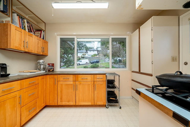 320 Seaforth Crescent