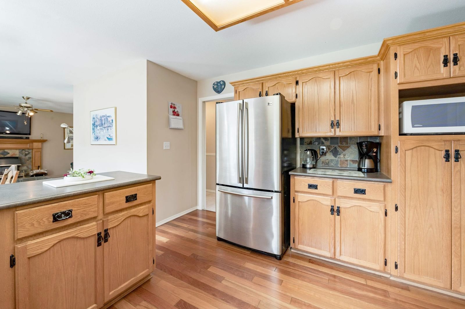 Listing Image 12