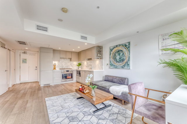 324 - 7828 Granville Street