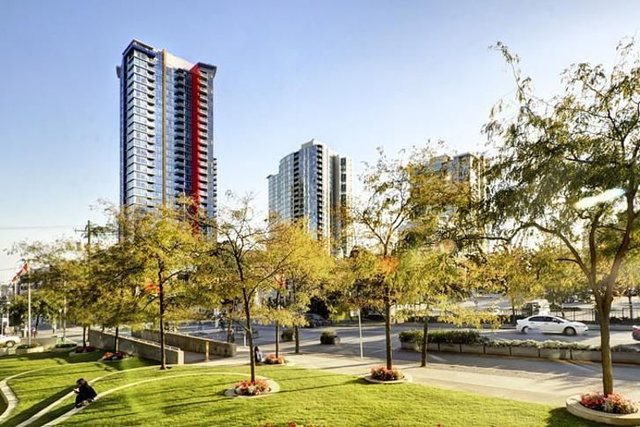 1806 - 131 Regiment Square