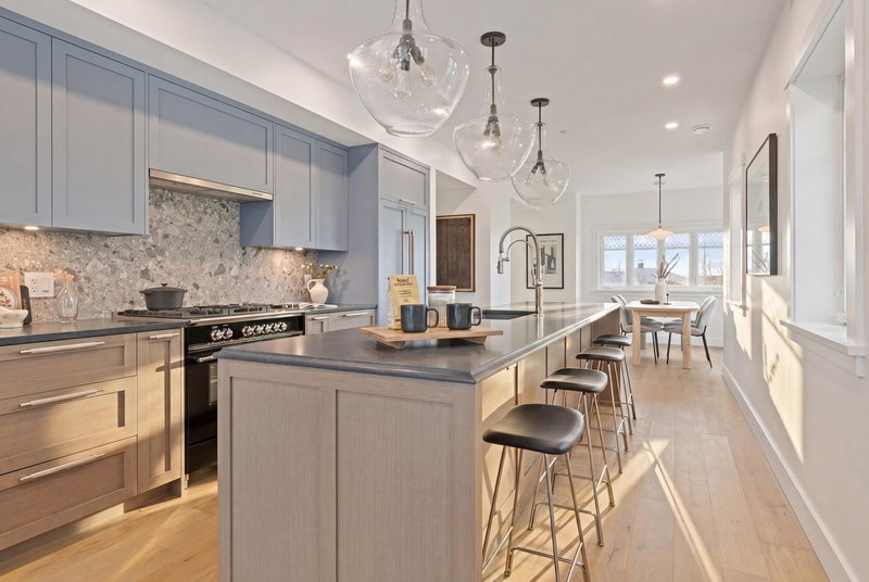 2 - 326 14th Street, North Vancouver, V7M 1P6 | Image 2