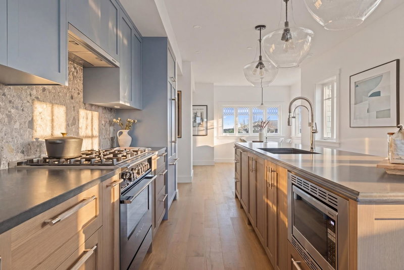 2 - 326 14th Street, North Vancouver, V7M 1P6 | Image 3