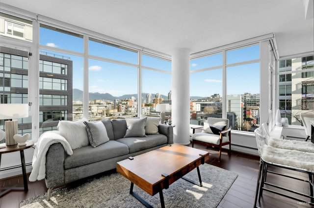 909 - 1708 Columbia Street