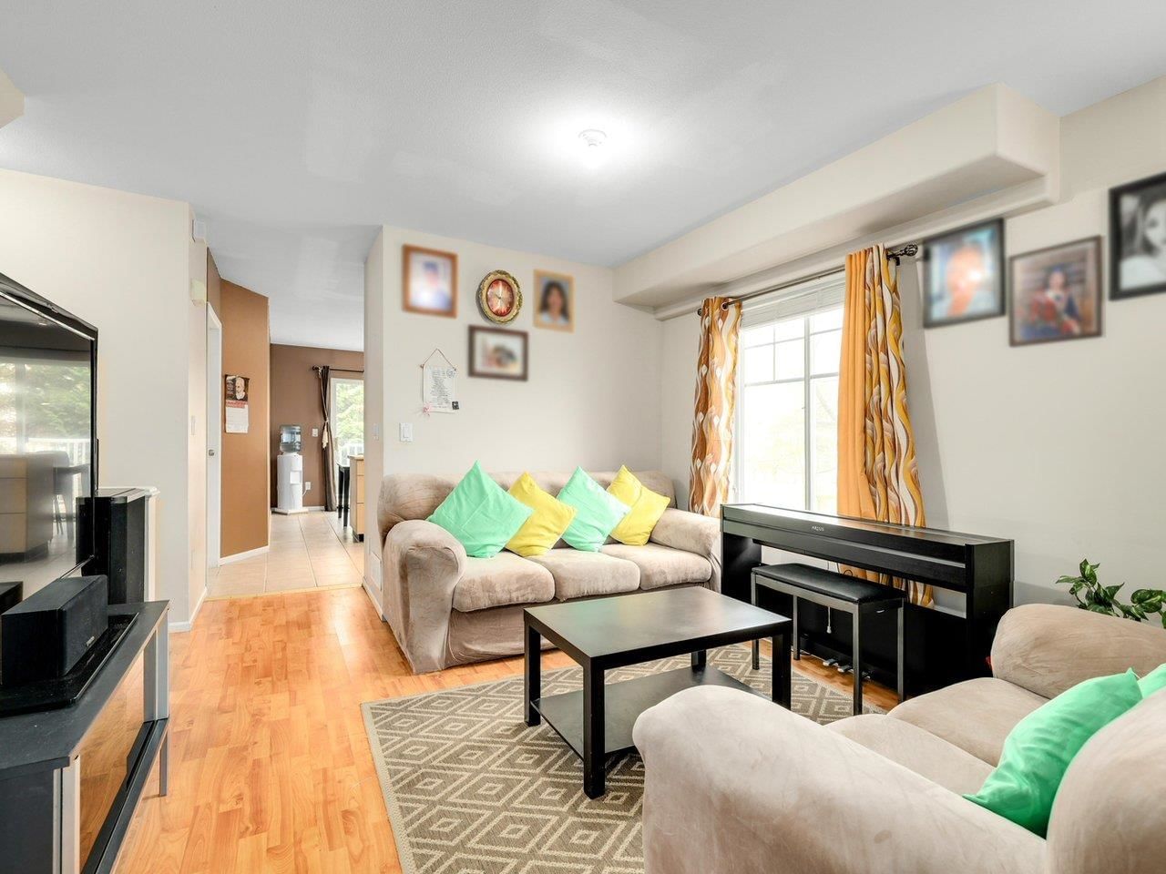 Listing Image 4
