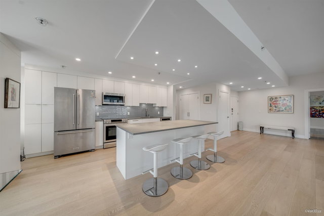 2102 - 555 Austin Avenue