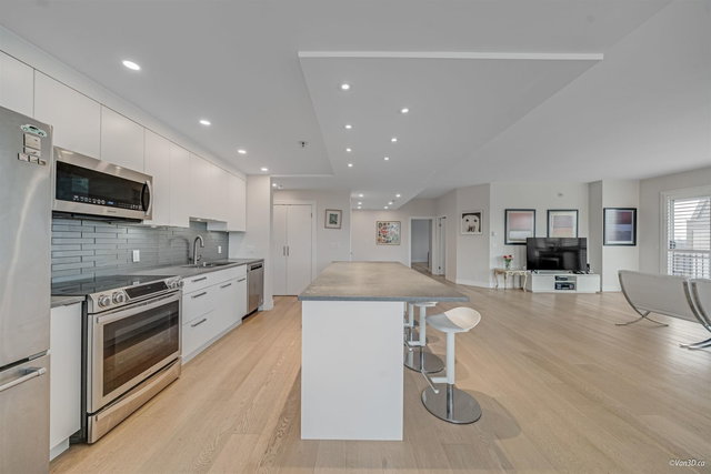 2102 - 555 Austin Avenue