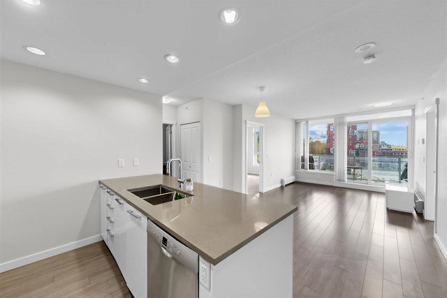 901 - 3281 Kent Avenue North E