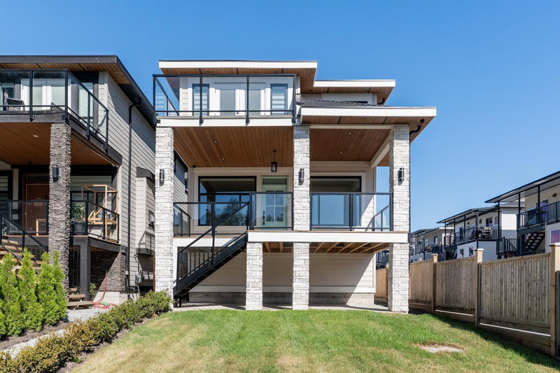 215 Mabel Street, New Westminster, V3M 0L1 | Image 2