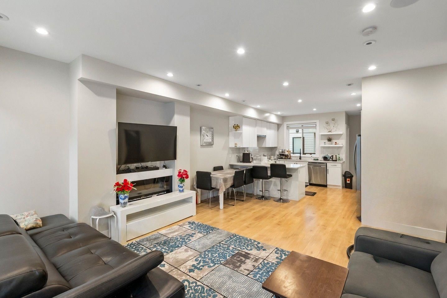 Listing Image 9