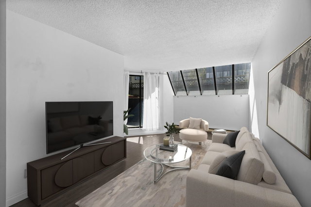 207 - 1270 Robson Street Street