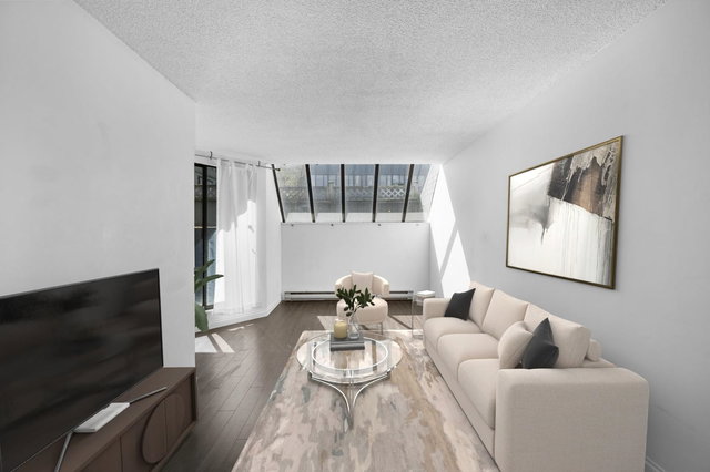 207 - 1270 Robson Street