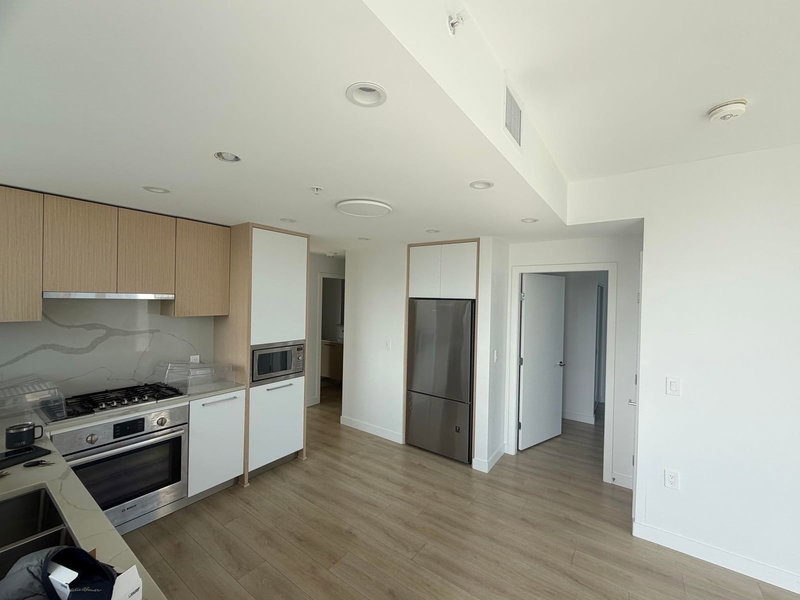 810 - 567 Clarke Road, Coquitlam, V3J 3X4 | Image 2