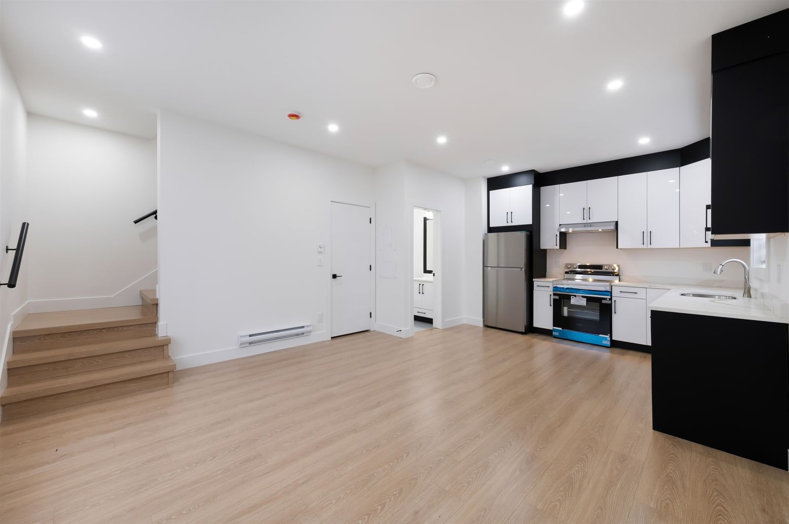 Listing Image 16