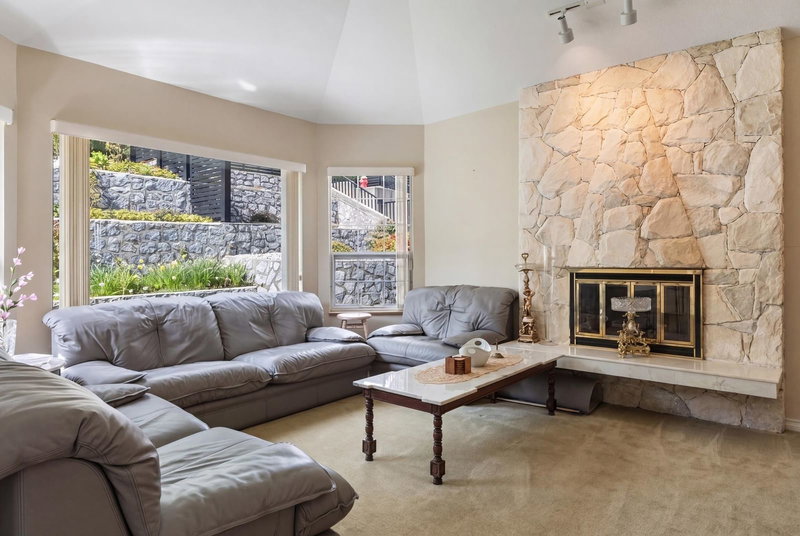 547 Tempe Crescent, North Vancouver, V7N 1E7 | Image 2