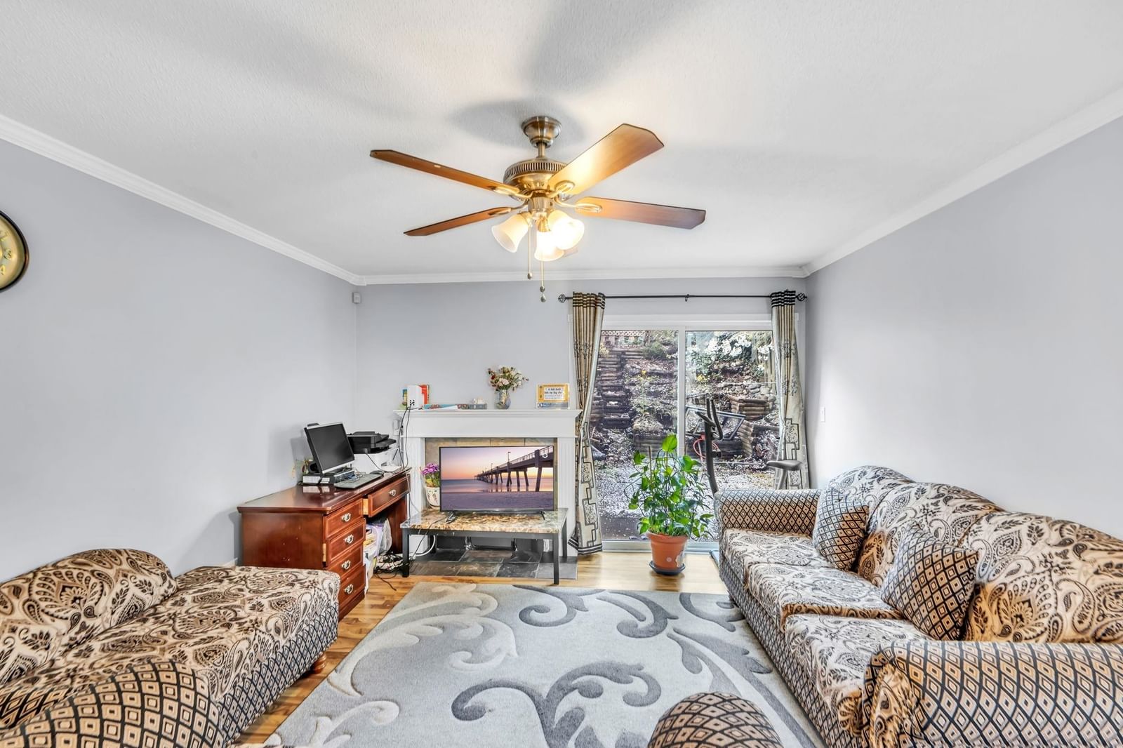 Listing Image 9