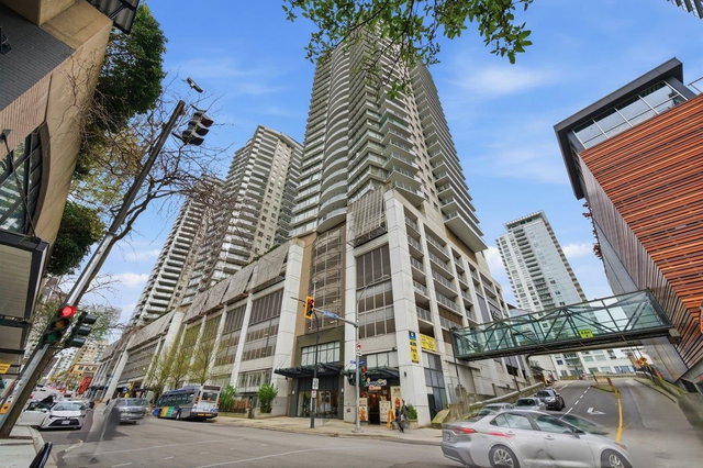 1803 - 898 Carnarvon Street