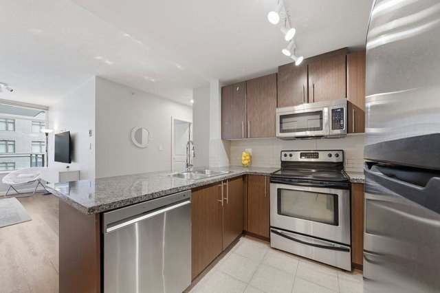 1803 - 898 Carnarvon Street