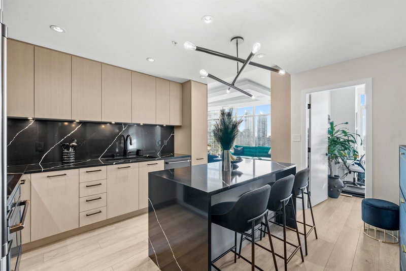 2110 - 1788 Gilmore Avenue, Burnaby, V5C 0L5 | Image 2