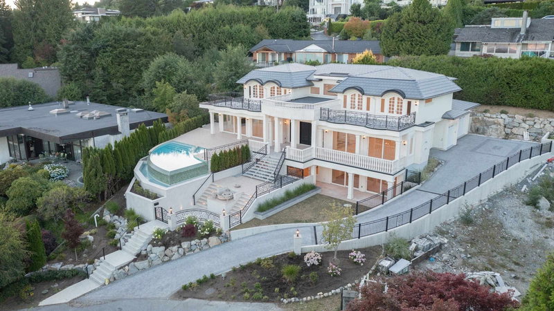 1445 Sandhurst Place, West Vancouver, British Columbia