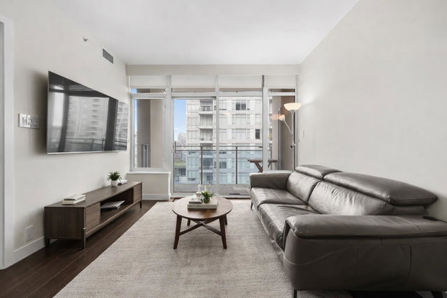 1107 - 111 1st Avenue E