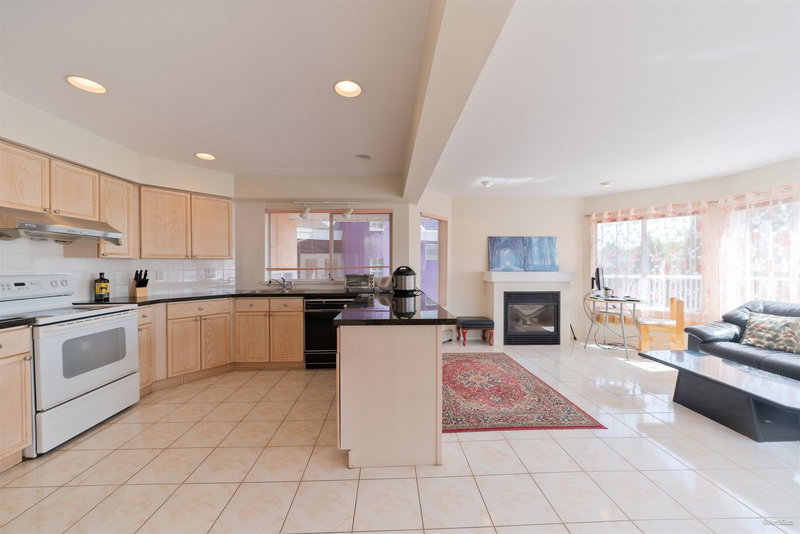 6758 Kitchener Street, Burnaby, V5B 2J9 | Image 2