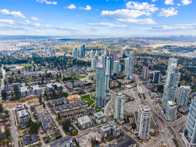 1206 - 602 Como Lake Avenue