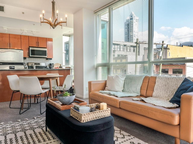 401 - 138 Esplanade E