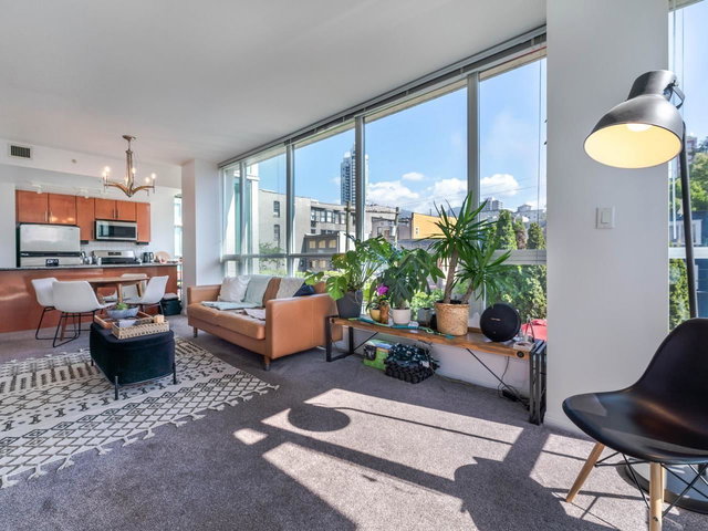 401 - 138 Esplanade E