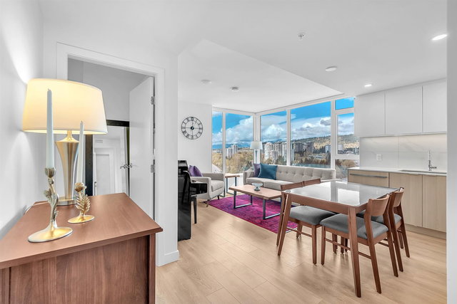 1604 - 308 Alderson Avenue