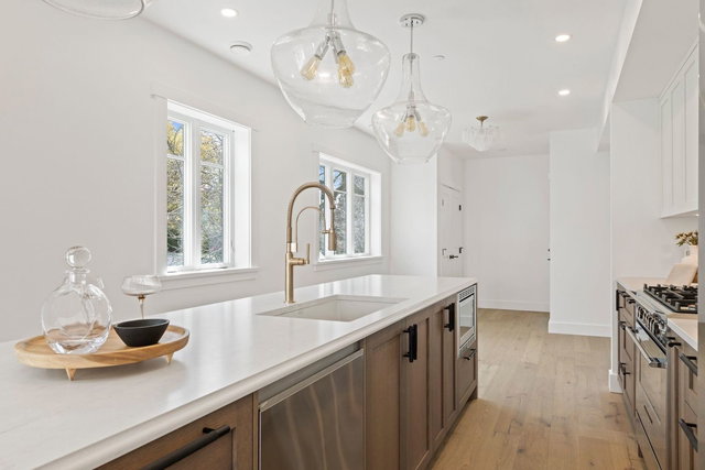 1 - 326 14th Street W