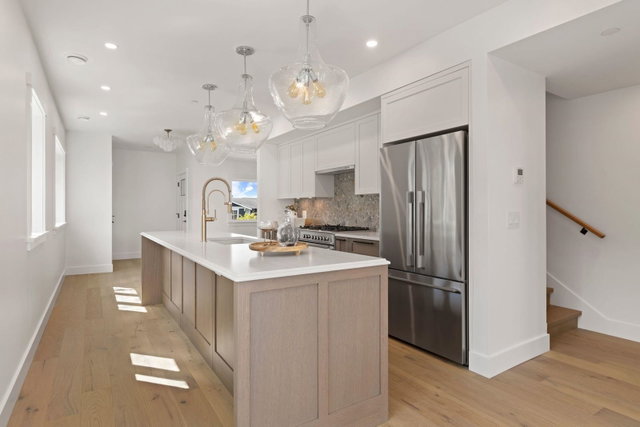 1 - 326 14th Street W