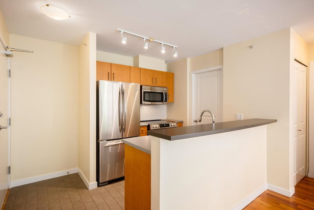 2107 - 1295 Richards Street