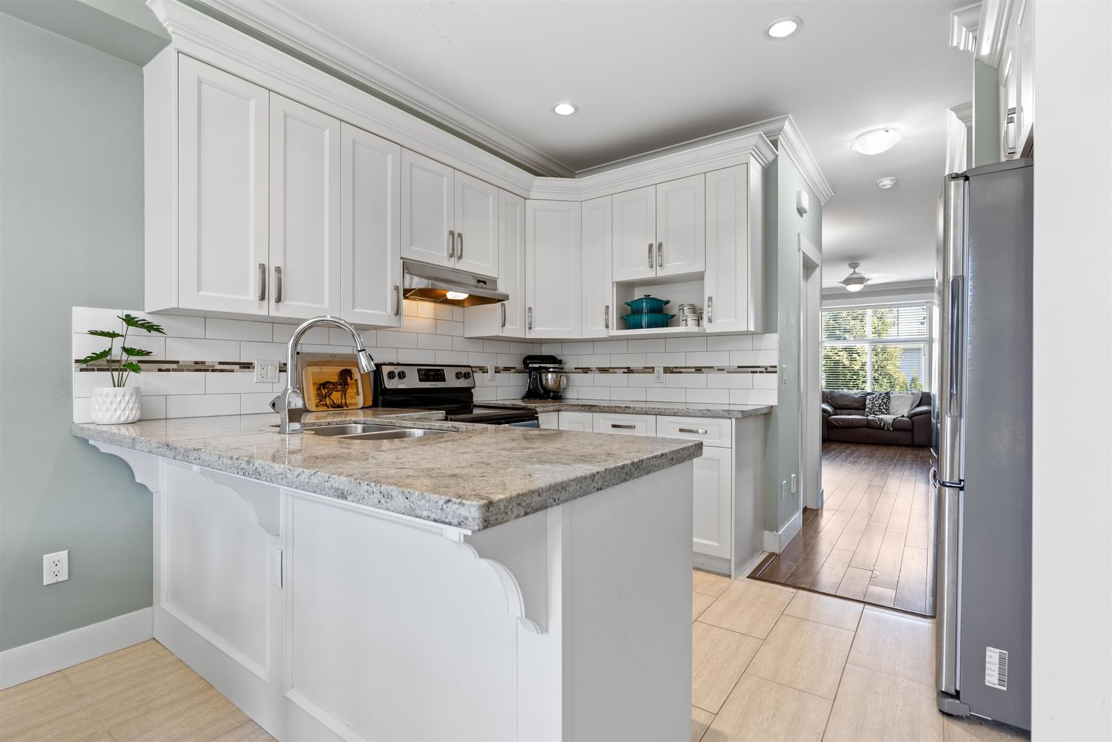 Listing Image 11