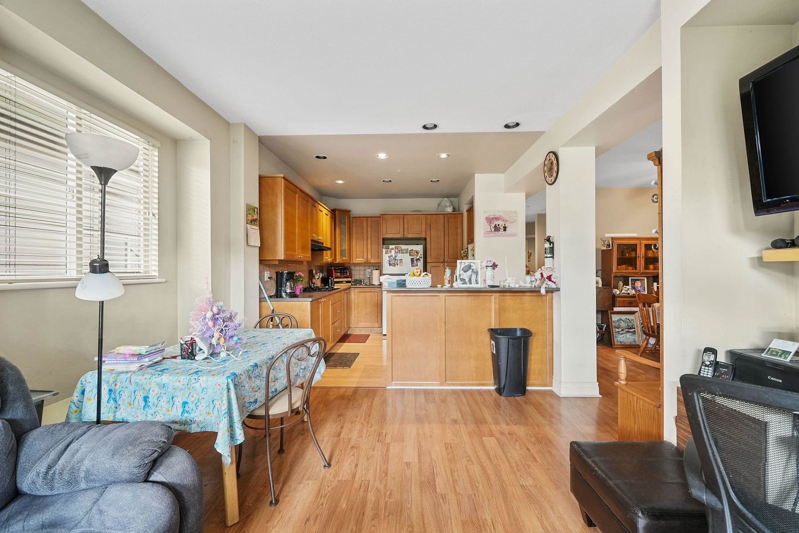 Listing Image 4