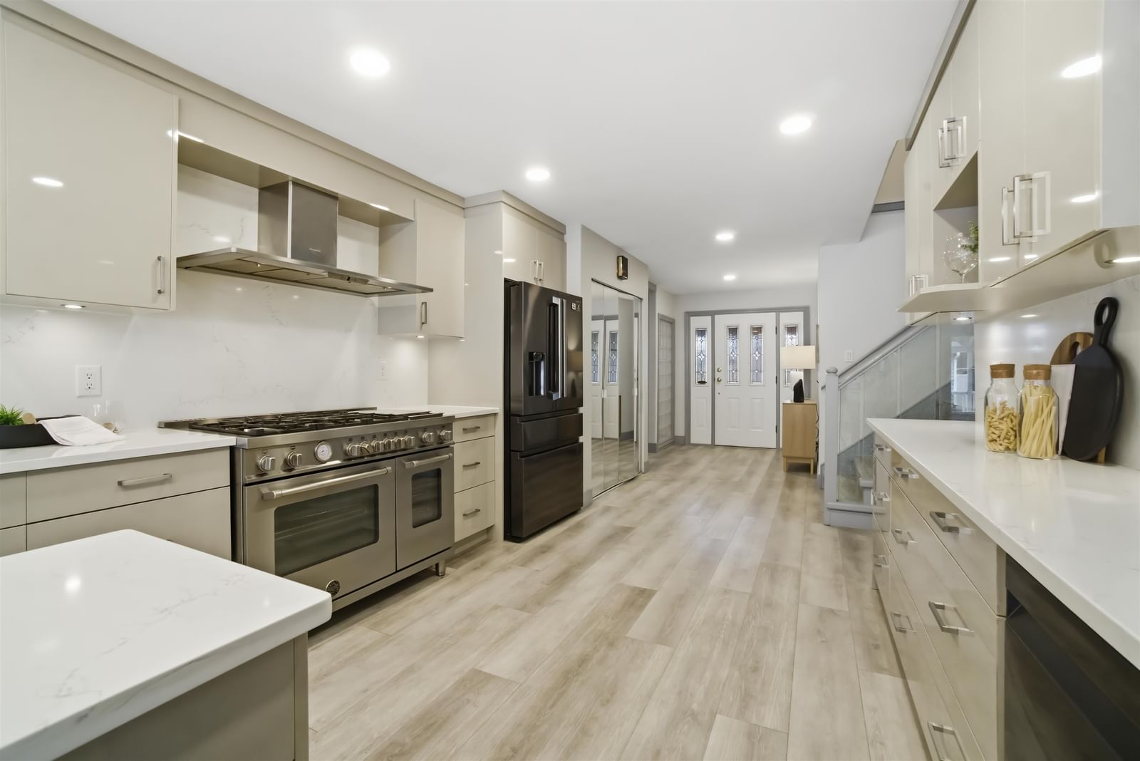 Listing Image 4