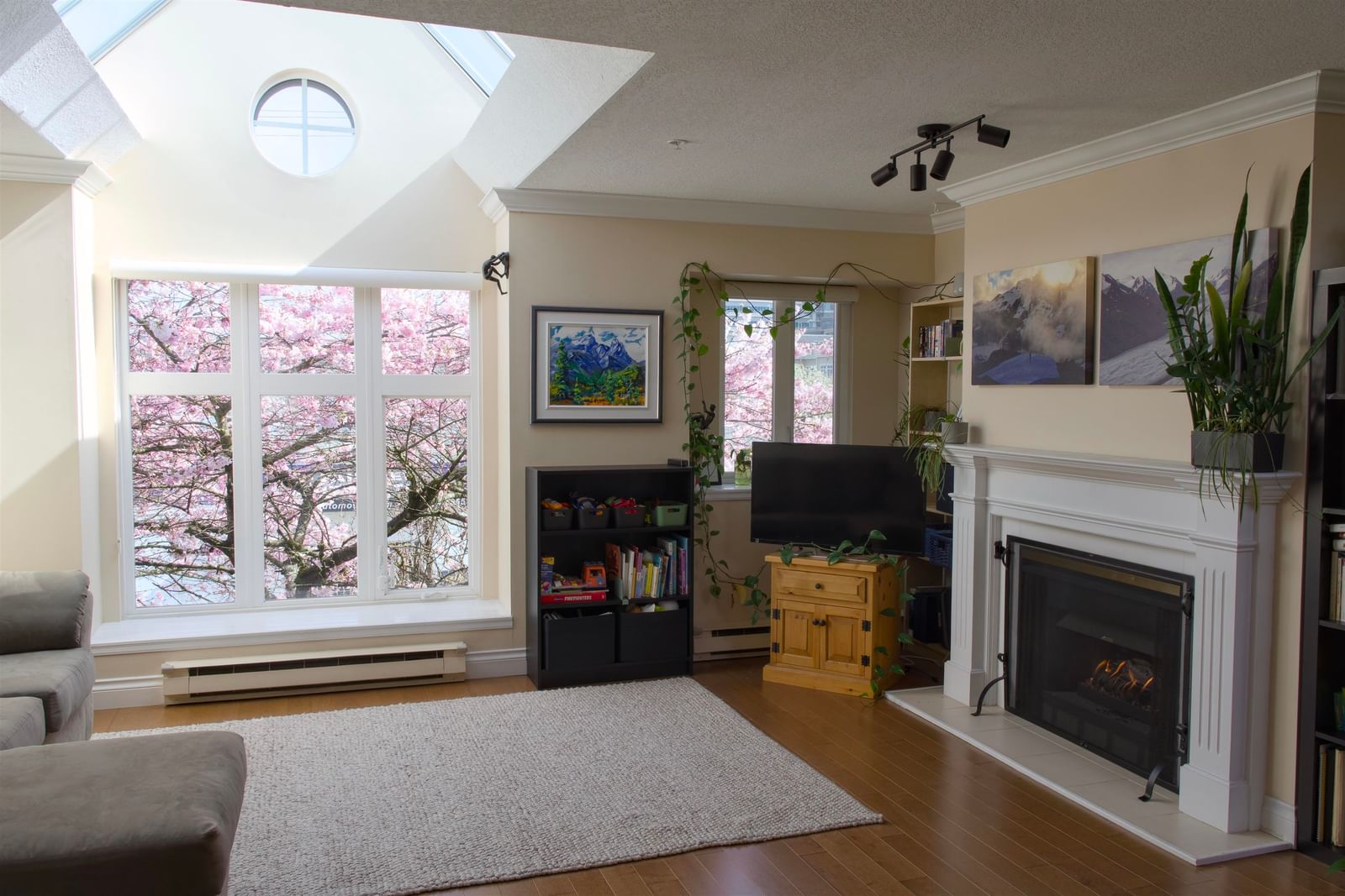 Listing Image 3