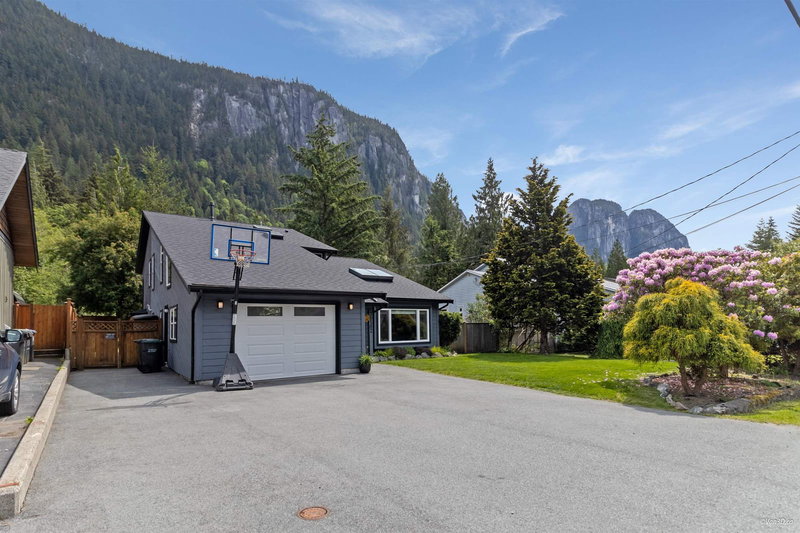 38582 Westway Avenue, Squamish, British Columbia