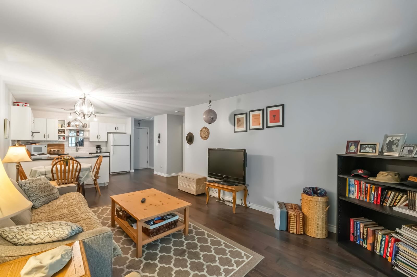 Listing Image 9