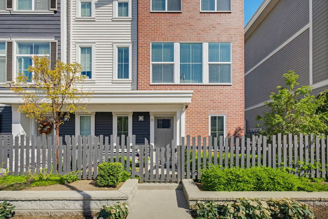 39 - 8370 202b Street