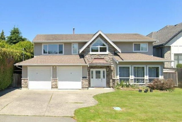 9228 Pinewell Crescent