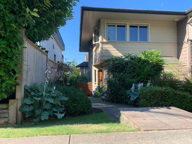 9 - 215 4th Street E