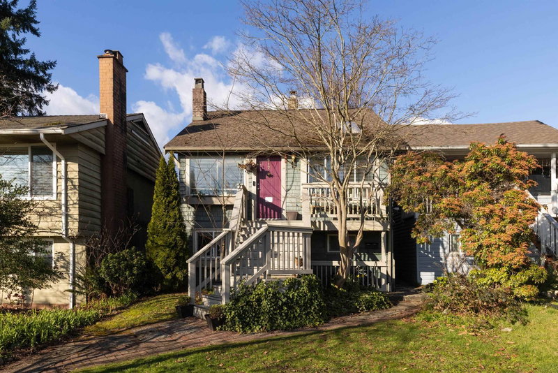 612 4th Street E, North Vancouver, British Columbia